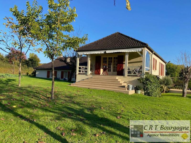 Maison - 240 m² - 8 pièces