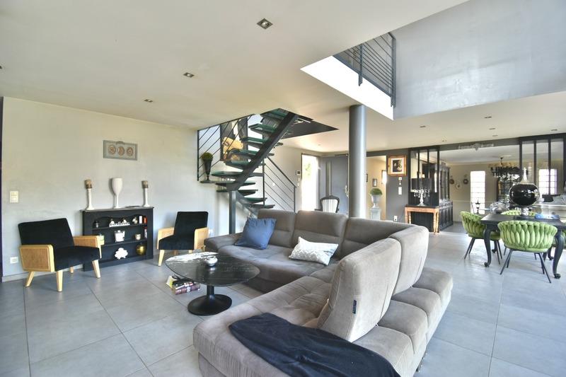 Maison - 210 m² - 7 pièces