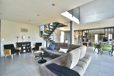 Maison - 210 m² - 7 pièces