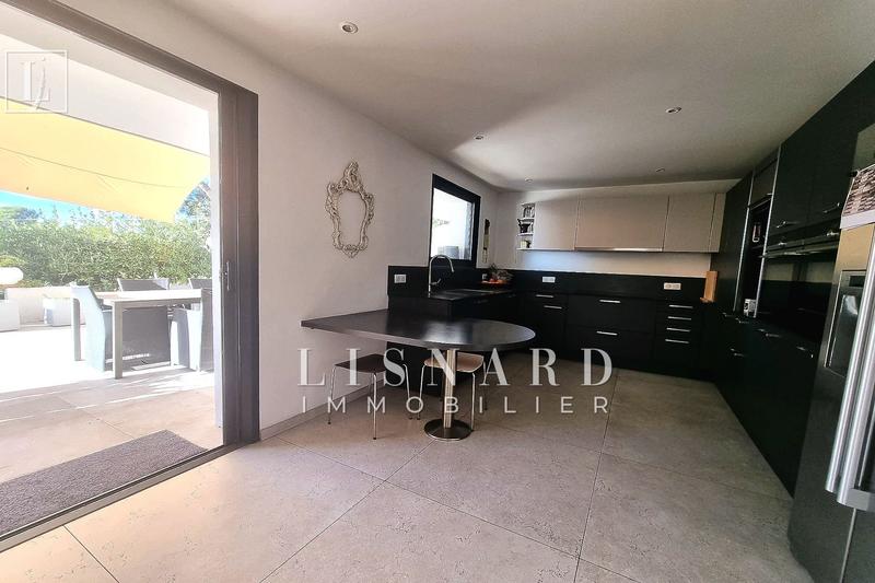 Maison - 200 m² - 6 pièces