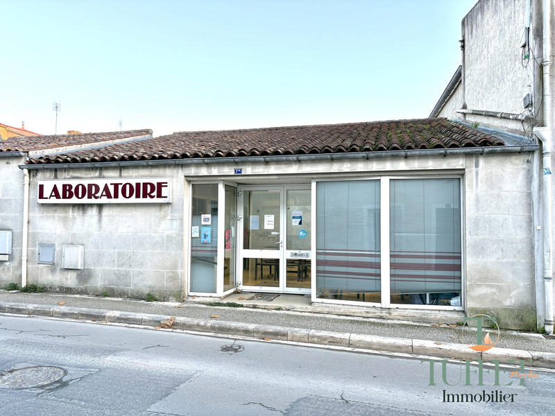 Local commercial - 150 m² - 8 pièces