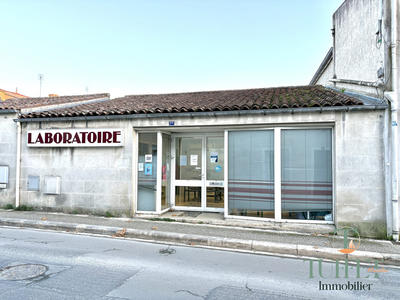 Local commercial - 150 m² - 8 pièces