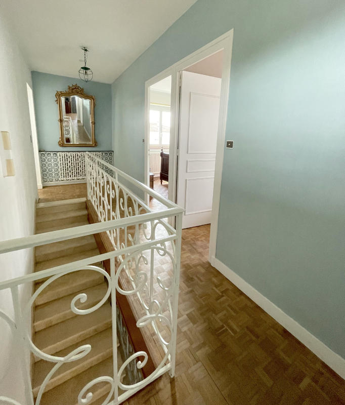 Maison - 329 m² - 10 pièces