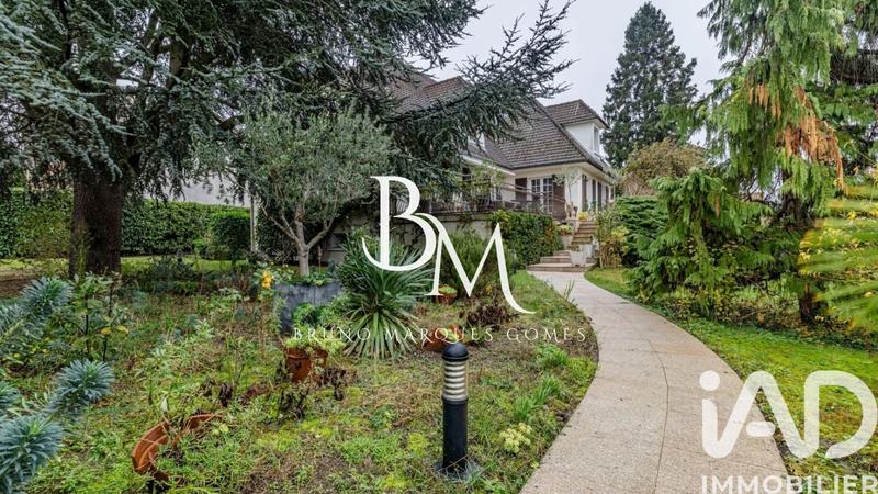 Maison - 230 m² - 7 pièces