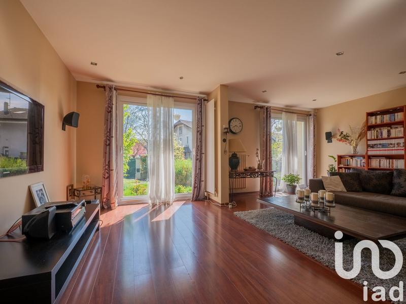 Maison - 300 m² - 13 pièces