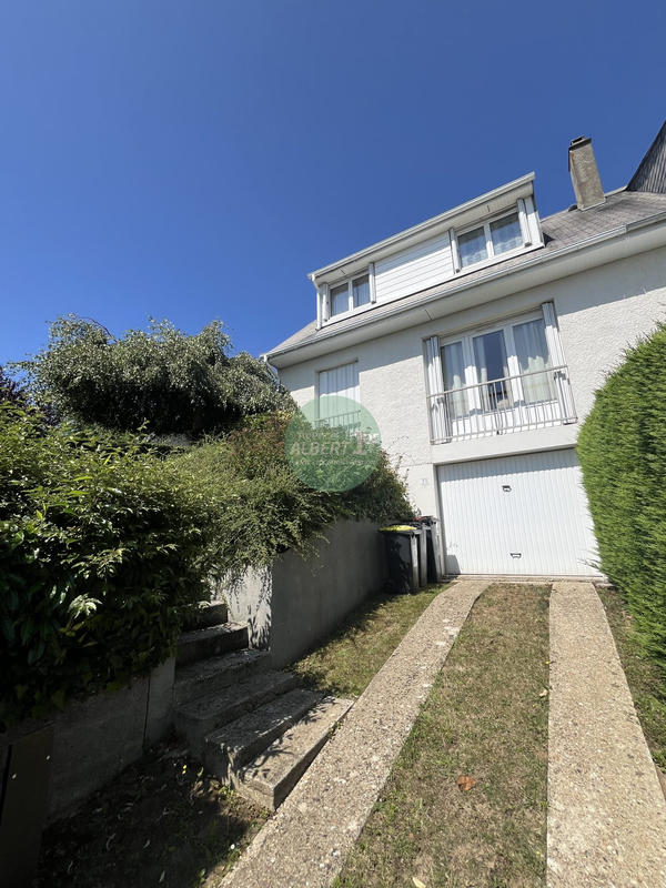 Maison traditionnelle - 95 m² - 4 pièces