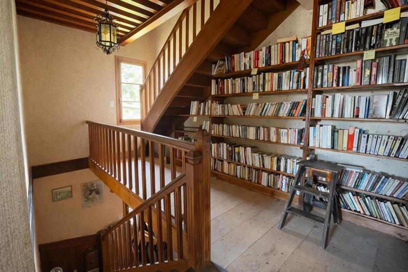 Demeure - 251 m² - 13 pièces