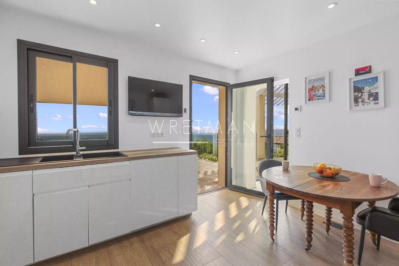 Maison - 214 m² - 7 pièces