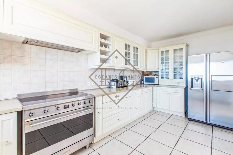 Villa - 265 m² - 8 pièces