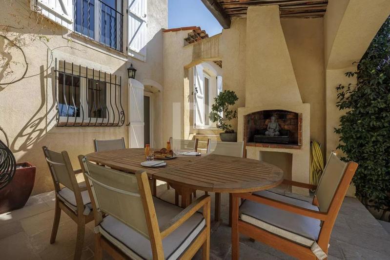 Villa - 196 m² - 6 pièces