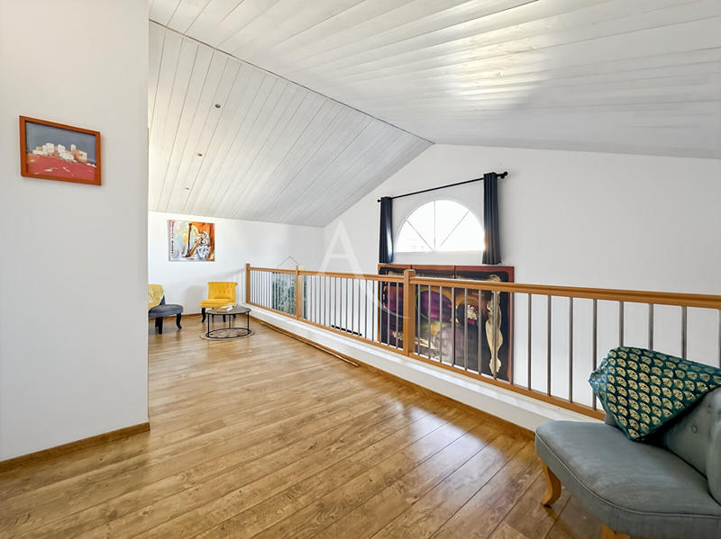 Maison - 217 m² - 6 pièces