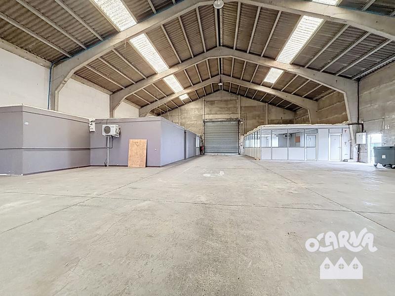 Entrepôt - 1 035 m²