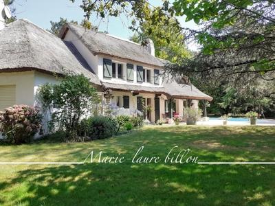 Maison - 200 m² - 6 pièces