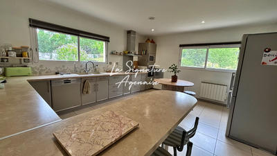 Maison - 230 m² - 7 pièces