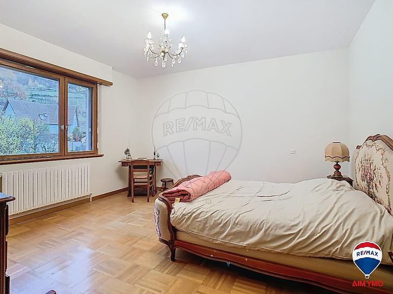 Maison - 213 m² - 8 pièces