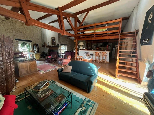 Loft - 161 m² - 5 pièces