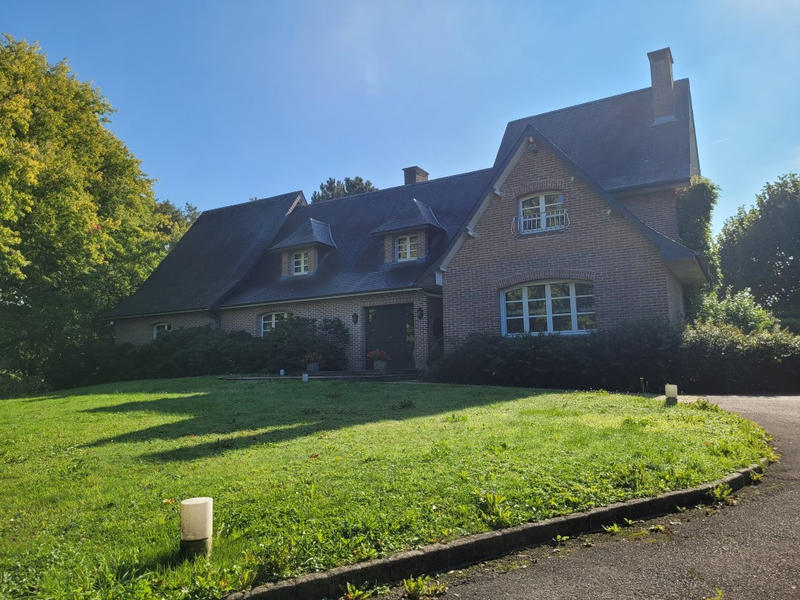 Maison - 275 m² - 12 pièces