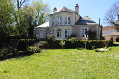 Maison - 2 000 m² - 13 pièces