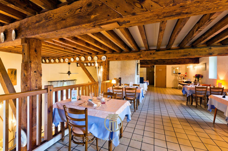 Propriété - 1 457 m² - 34 pièces