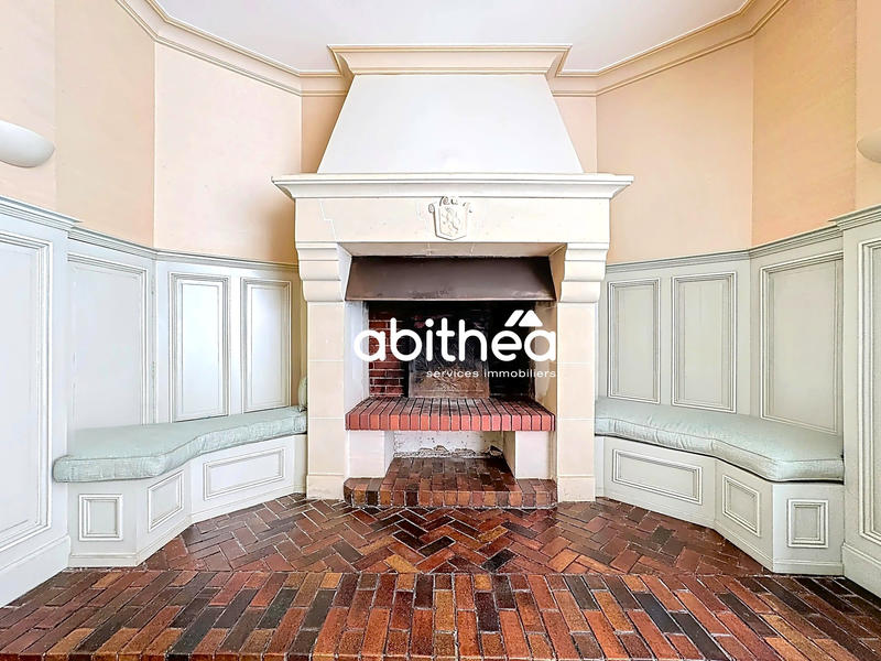 Maison - 328 m² - 10 pièces