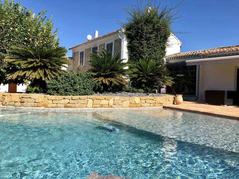 Propriété - 250 m² - 6 pièces