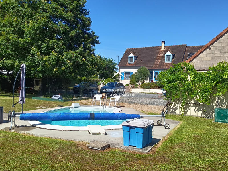 Maison traditionnelle - 244 m² - 8 pièces