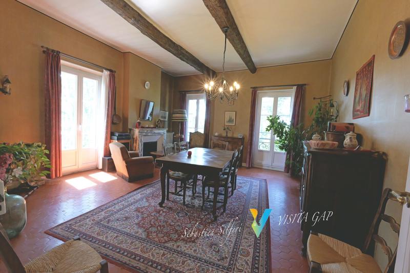 Maison - 427 m² - 17 pièces