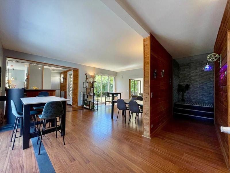 Maison - 298 m² - 8 pièces