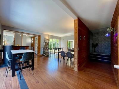 Maison - 298 m² - 8 pièces
