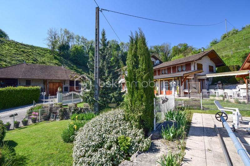 Maison - 230 m² - 7 pièces