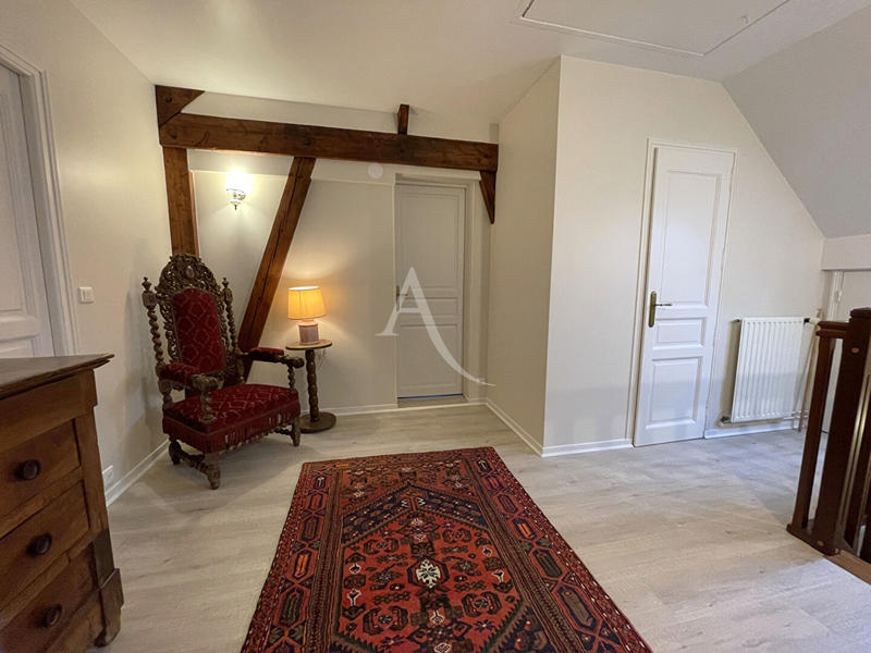 Maison - 251 m² - 8 pièces