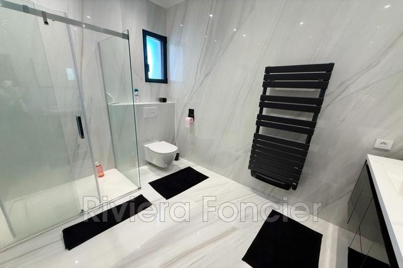 Maison - 240 m² - 5 pièces