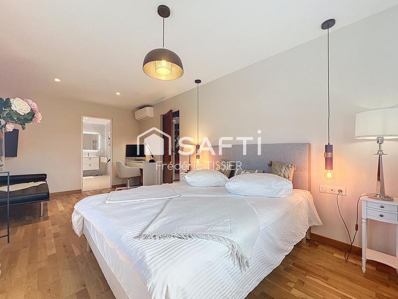 Maison - 220 m² - 8 pièces