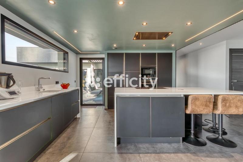 Maison d'architecte - 242 m² - 8 pièces