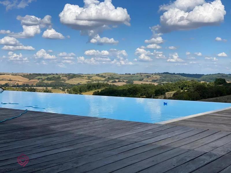 Propriété - 390 m² - 8 pièces