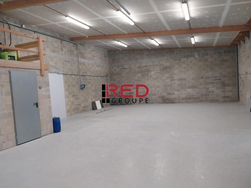 Entrepôt - 327 m²