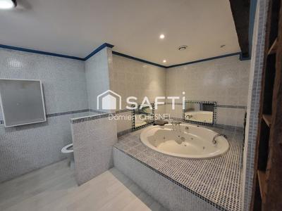 Maison - 295 m² - 15 pièces