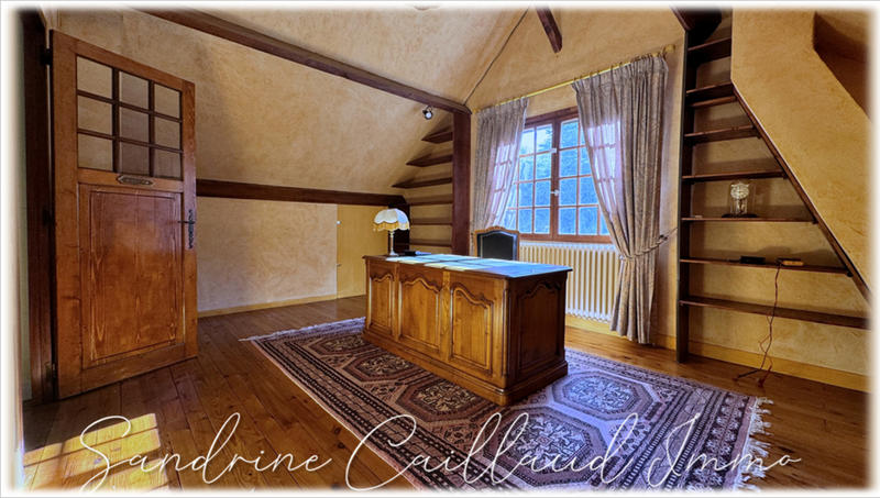 Maison - 258 m² - 9 pièces