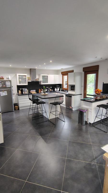 Maison - 202 m² - 8 pièces