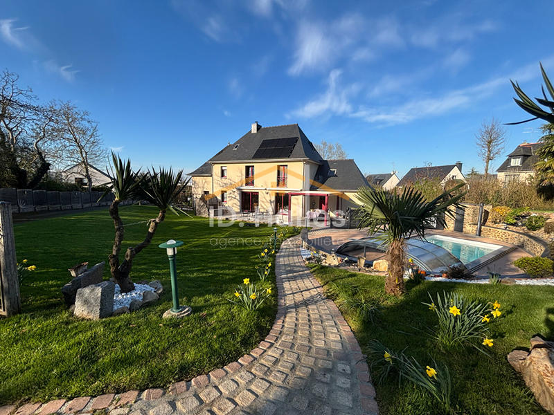 Maison - 245 m² - 10 pièces