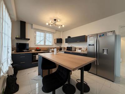 Maison traditionnelle - 160 m² - 6 pièces