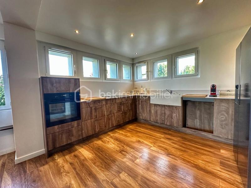 Propriété - 220 m² - 6 pièces