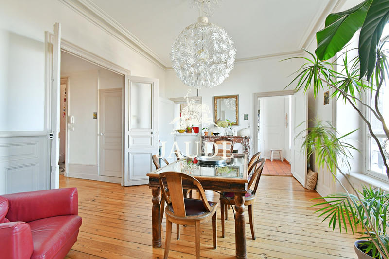 Appartement - 236 m² - 9 pièces