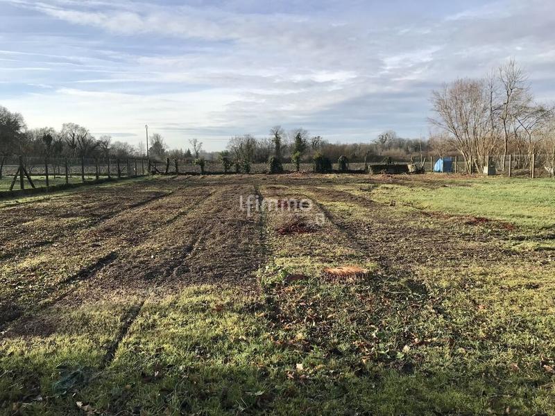 Terrain constructible - 1 438 m²