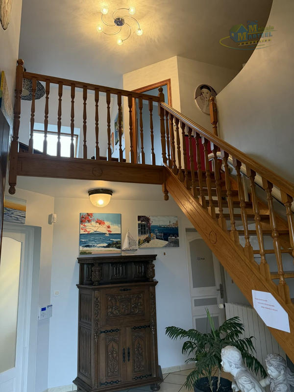 Maison - 220 m² - 10 pièces