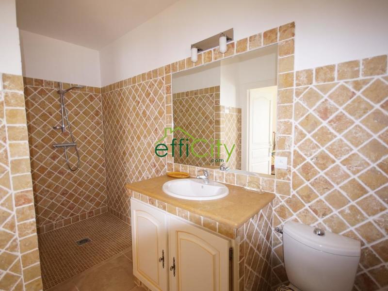 Maison - 260 m² - 7 pièces