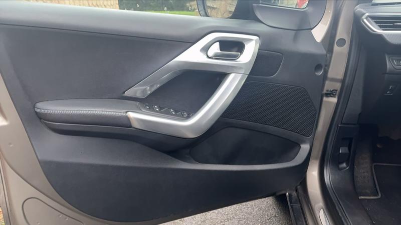 Peugeot 2008 1.2 PureTech 110 Eat6 Allure