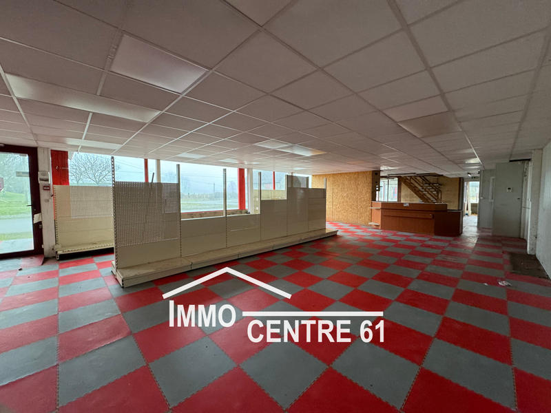 Maison - 1 300 m² - 6 pièces