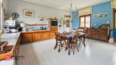 Maison - 284 m² - 11 pièces