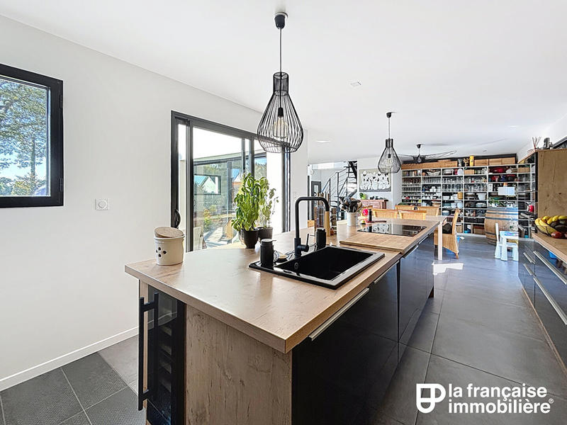 Maison - 185 m² - 6 pièces